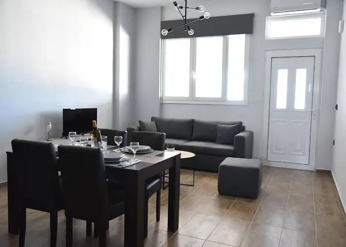 Family 4 Διαμέρισμα *